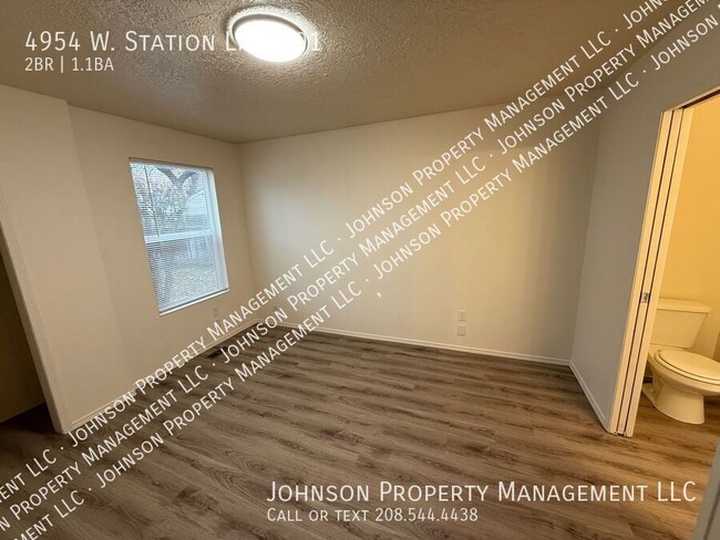 Building Photo - Walking distance to Lakeharbor and State S...