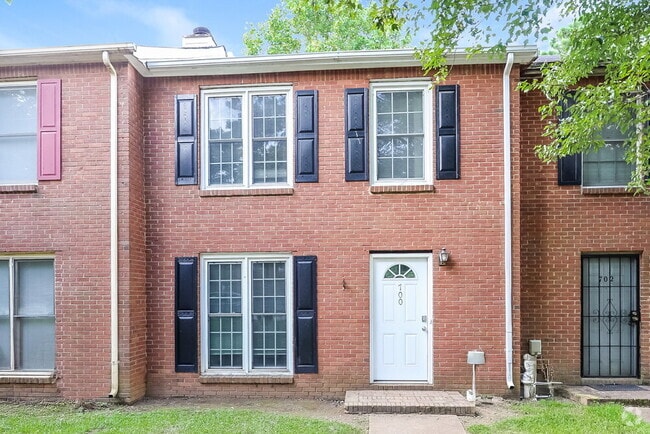 Building Photo - 700 Redland Dr