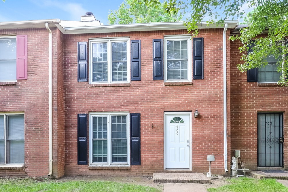 Primary Photo - 700 Redland Dr