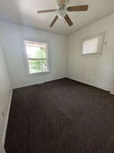 Building Photo - 814 E 9th St