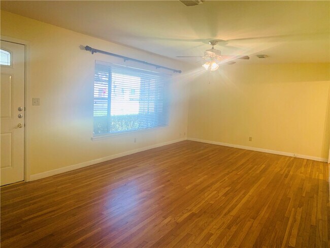 Foto del edificio - 307 N San Marcos St