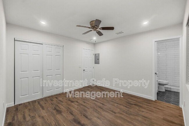 Building Photo - 1809 Devon Pl