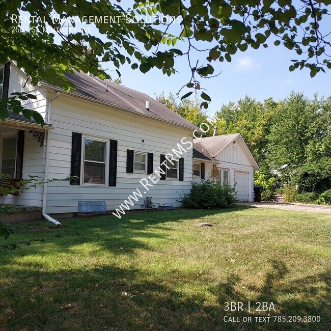 Building Photo - **COMING SOON**2501 SE Kentucky Ave- 3 BED...