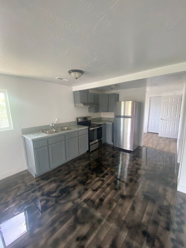 Building Photo - 3 Bedroom 2 Bath House