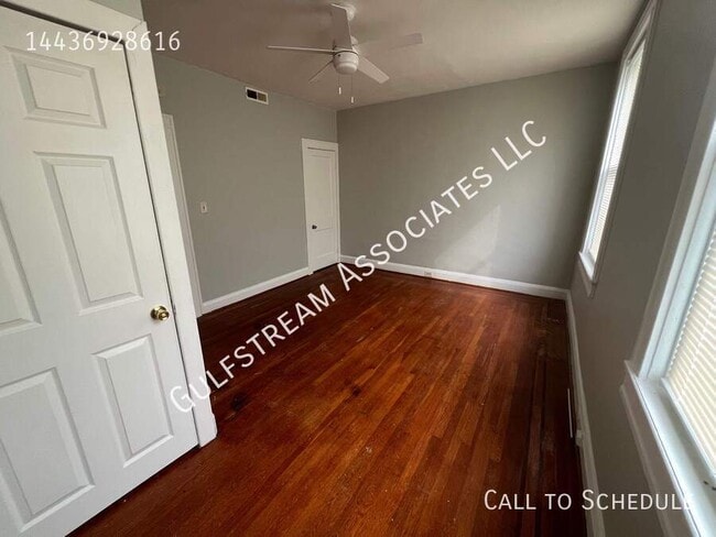 Foto del edificio - 2756 Pelham Ave