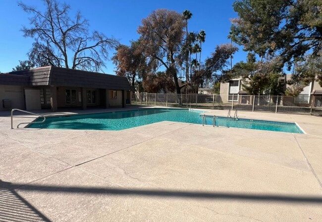 Foto del edificio - 7126 N 19th Ave