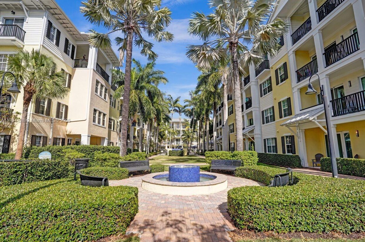 Primary Photo - 226 N Latitude Cir