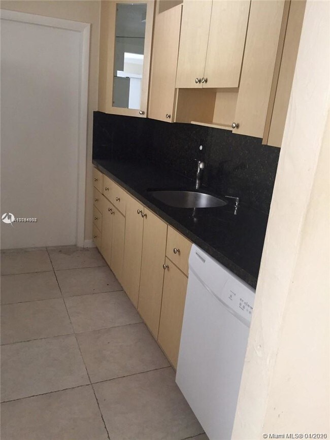 Building Photo - 13900 SW 90th Ave  206-EE Miami Fl 33176
