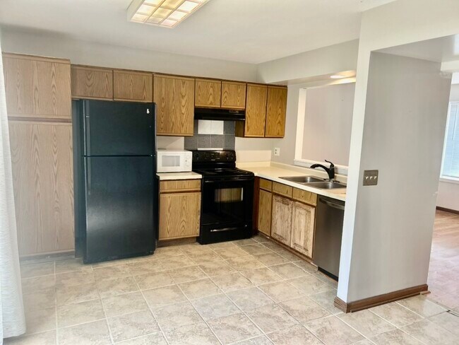 Building Photo - 2732 Wilshire Ct