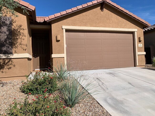 Foto del edificio - 3 Bedroom 2 Bath Home with 2 car garage, only built in 2020