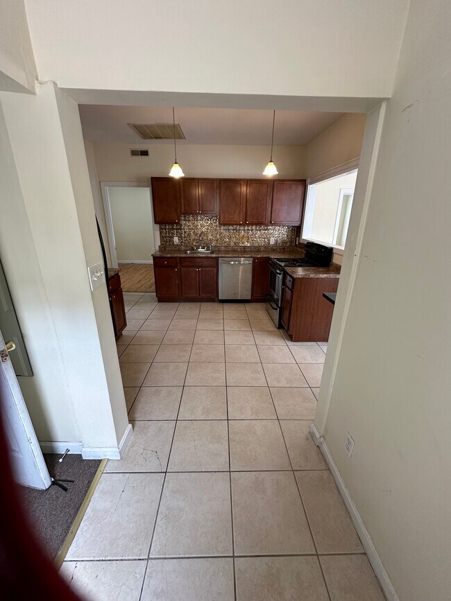 Kitchen - 831 Princeton Blvd