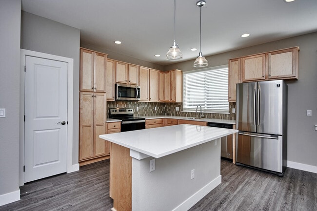 Building Photo - Creekline Townhomes