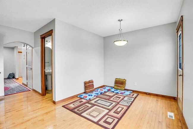 Building Photo - 94 Taralake Way NE