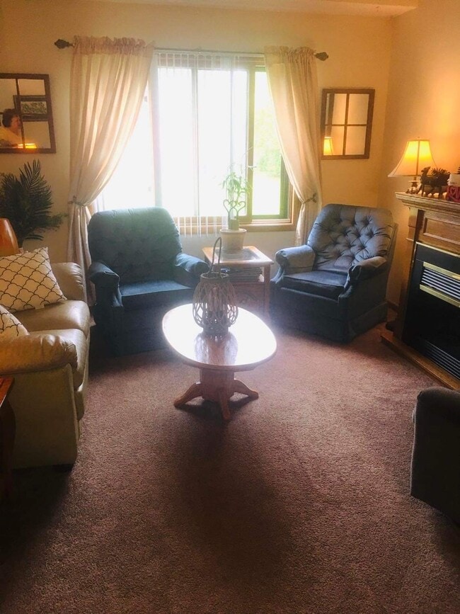 Sala de estar - 9092 Goldenrod Ln N