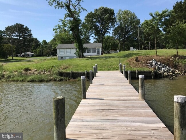 Building Photo - 660 Shore Dr