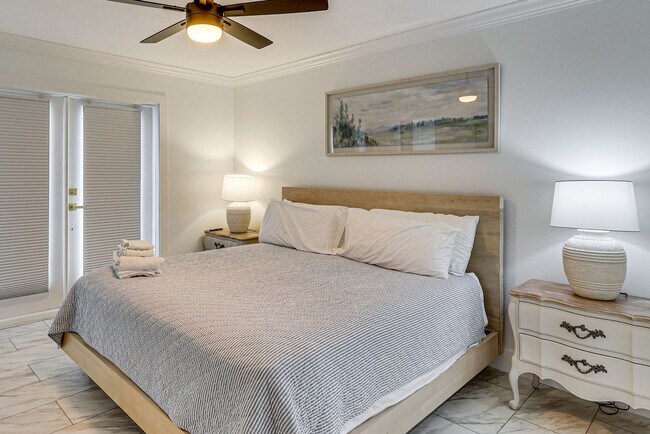 Foto del edificio - 4534 N Lake Dr