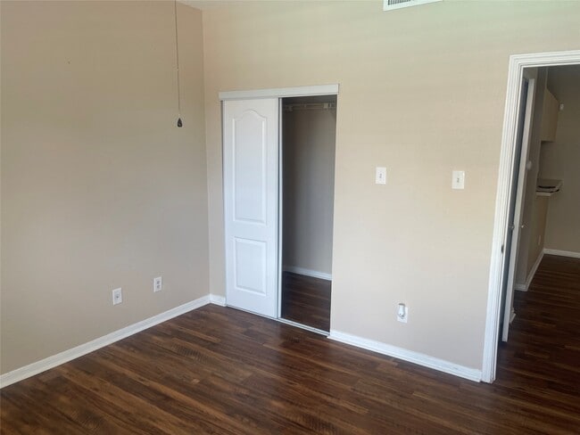 Building Photo - 2121 El Paseo St