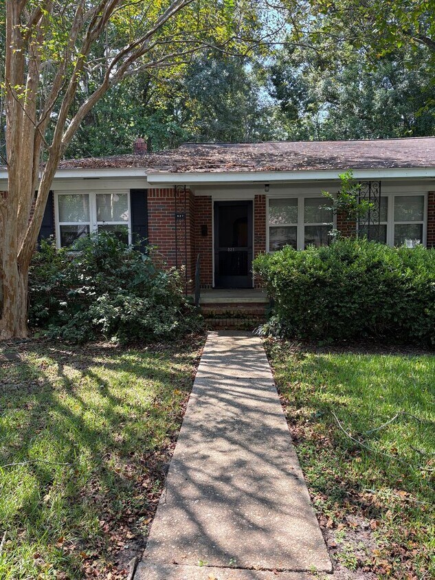 Foto principal - WS- 825/827 INGLESIDE DR