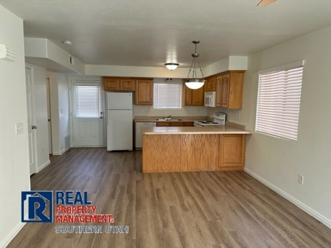 Building Photo - Hawk Hallow Townhome