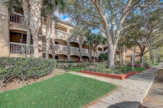 Building Photo - 13905 Fairway Island Dr