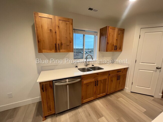 Foto del edificio - 6322 N Freedom Rd