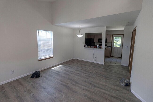 Foto del edificio - 1015 W Ash St