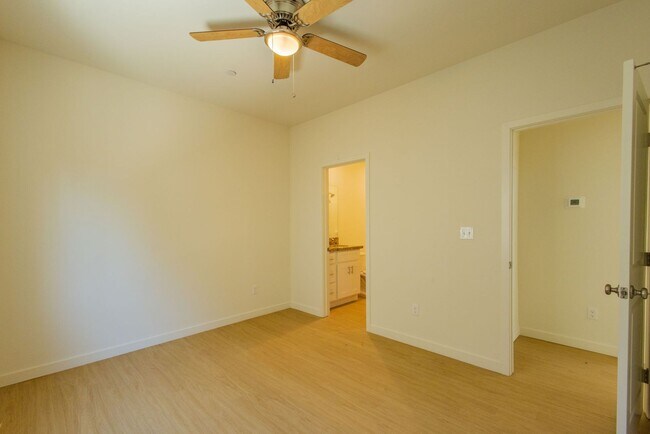Building Photo - 8914 Hills View Drive 85