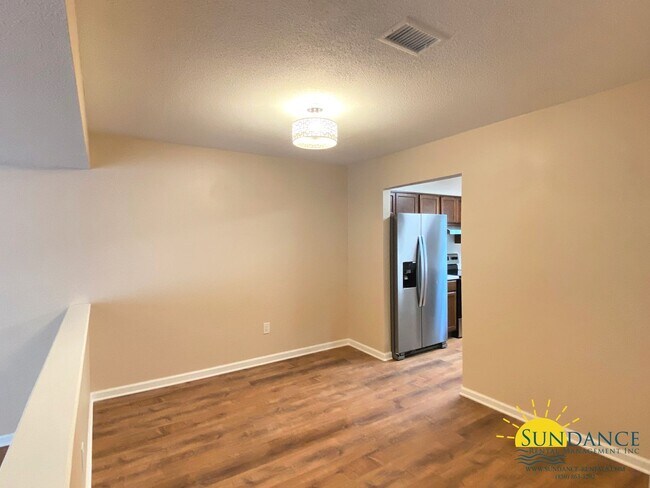Building Photo - 222 Cloverdale Blvd