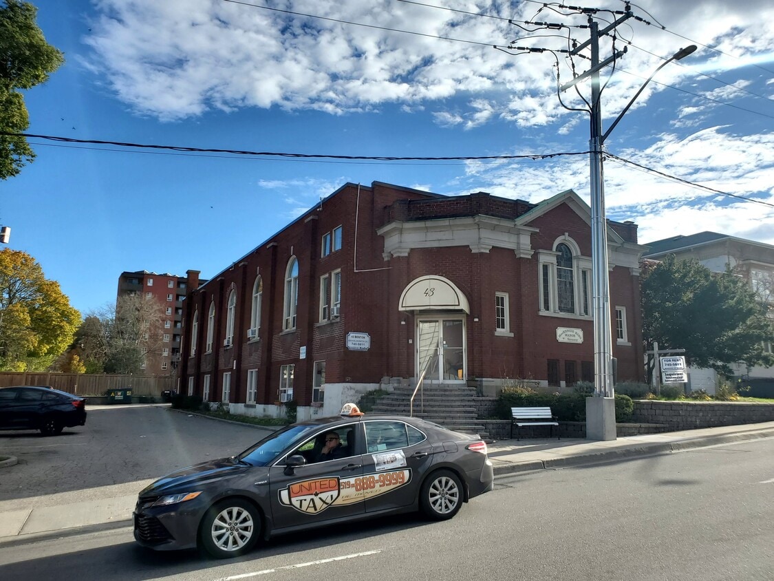 Primary Photo - 43 Benton St