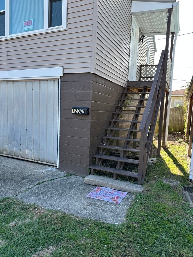 Building Photo - 1208 S 4th St