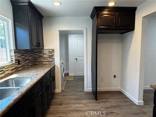 Building Photo - 4563 Bridgeview Ave