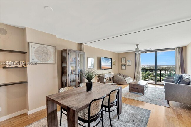 Foto del edificio - 2625 Collins Ave