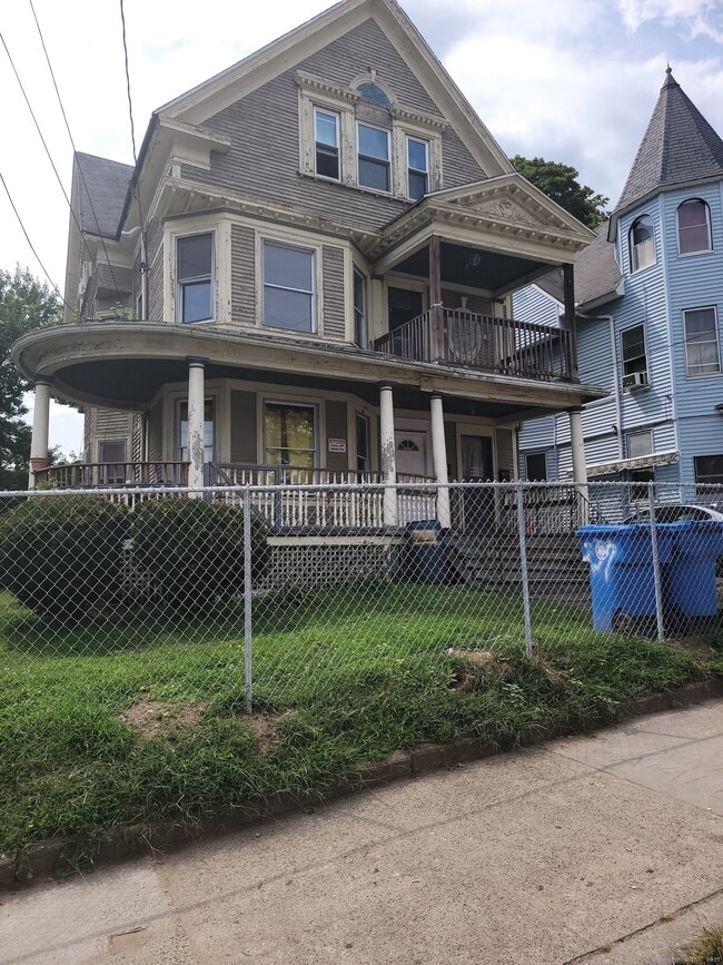 Building Photo - 237 Willow St