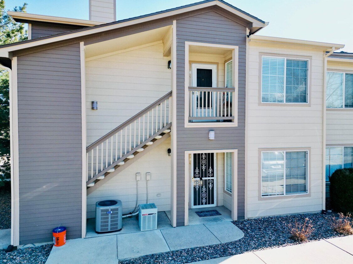 8655 W Berry Ave, Denver, CO 80123 Townhome Rentals in Denver CO