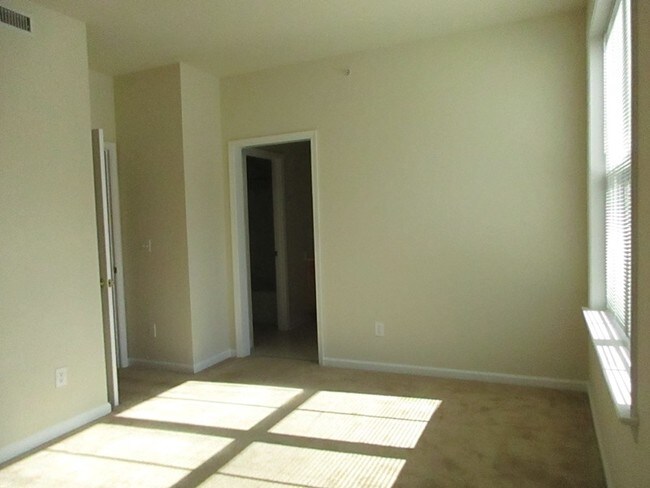 Building Photo - 675 Woodbrook Dr