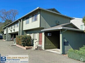 Building Photo - 760 S Oak St