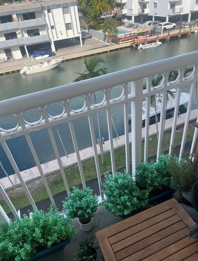 Foto del edificio - 3601 NE 170th St