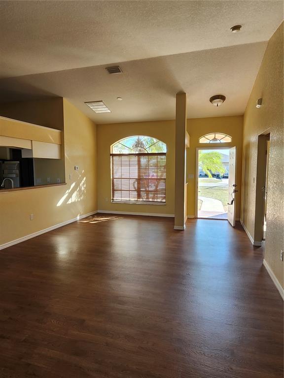 Building Photo - 391 Azui St