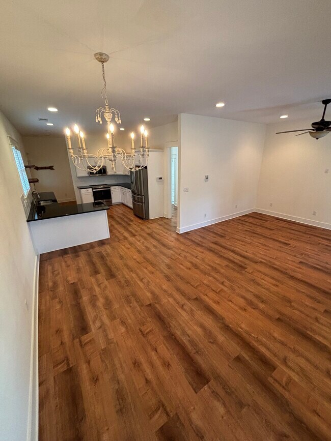 Eat-In Kitchen - 955 Malone Rd S