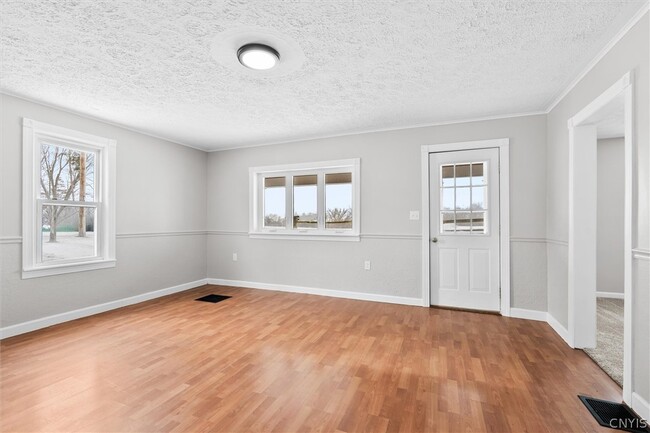 Foto del edificio - 6982 Webster Rd