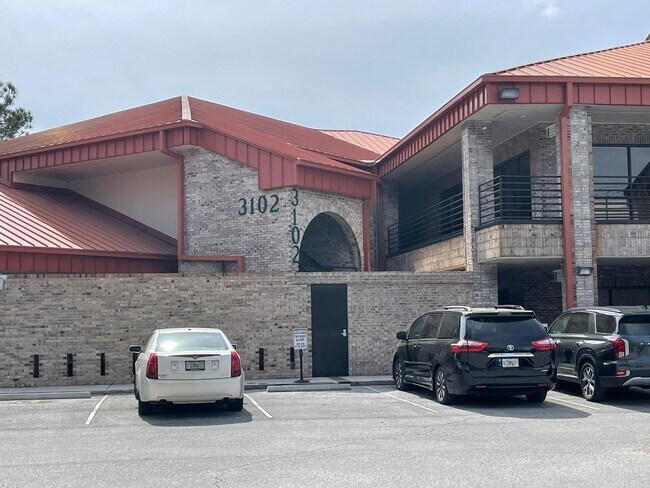Building Photo - 3102 W Waters Ave