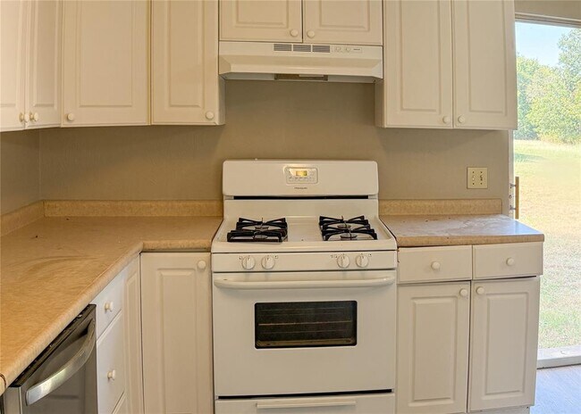 Foto del edificio - 817 S Kelly Ave