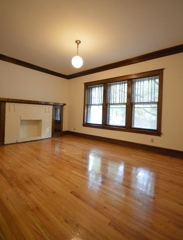 Foto del edificio - 1338 W Waveland Ave