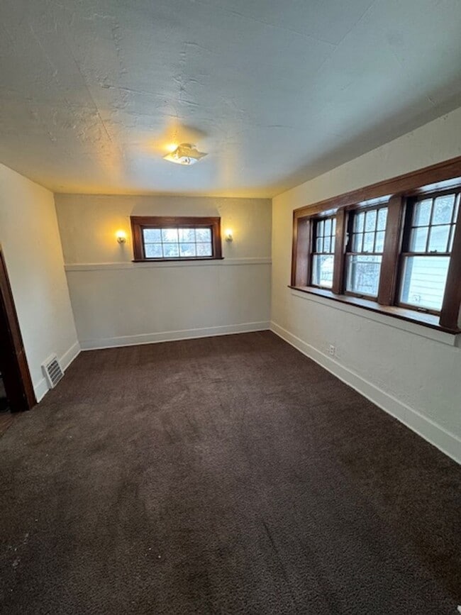 Building Photo - 922 Hamilton Ave