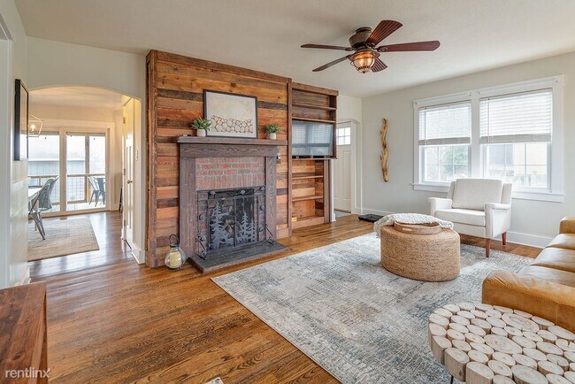 Building Photo - 3 br, 1.5 bath House - 33 Skyland Circle