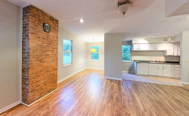 Foto del edificio - 2667 Bellevue Ave