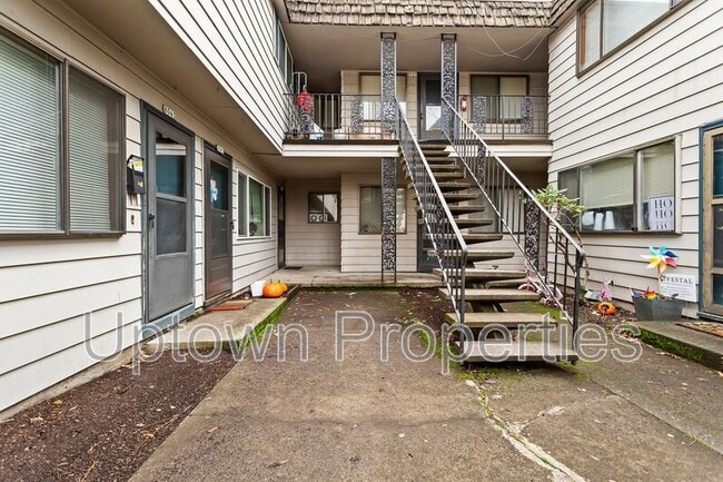 Building Photo - 8063 NE Flanders St