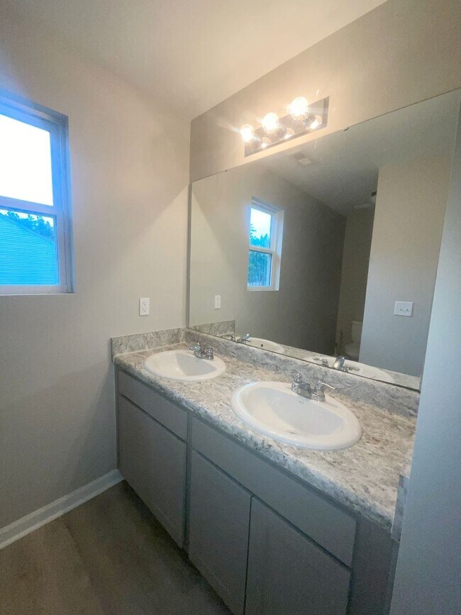 Foto del edificio - 153 Mildred Wy