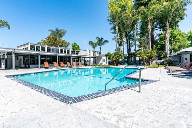 Building Photo - The Grove