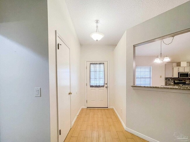 Foto del edificio - 9049 Bluebay Ln